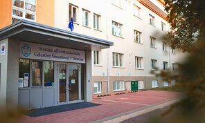 Zväčšiť fotografiu - Hrdina remesla fotky školy
