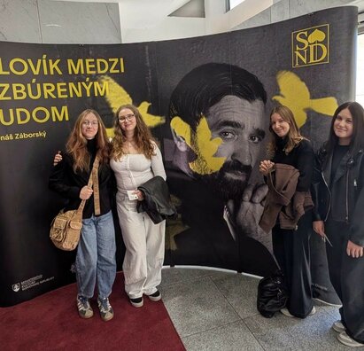 Divadlo Hlovík medzi vzbúreným ľudom